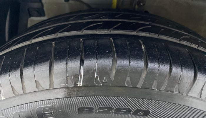 2017 Maruti Ertiga VDI SHVS, Diesel, Manual, 44,129 km, Left Front Tyre Tread