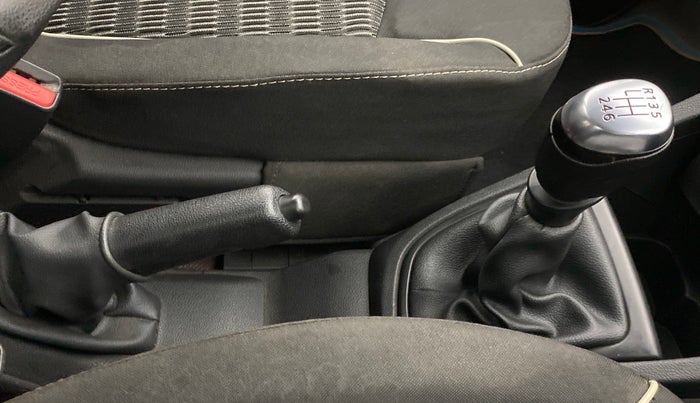 2018 Renault Captur 1.5 RXL MT, Diesel, Manual, 82,586 km, Gear Lever