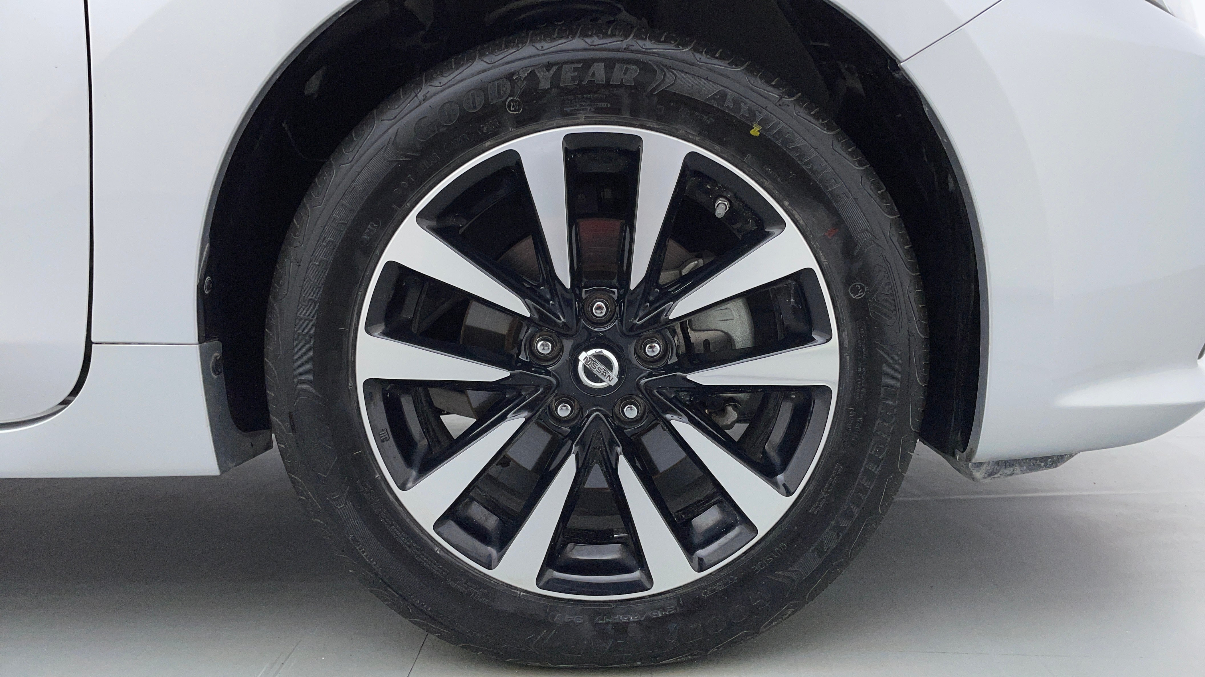 Nissan Altima-Right Front Tyre