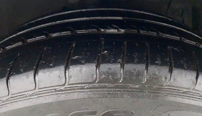 2015 Maruti Ciaz ZXI, Petrol, Manual, 41,046 km, Right Front Tyre Tread