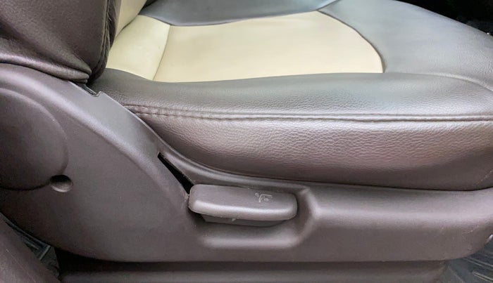 2010 Hyundai Santro Xing GLS, Petrol, Manual, 18,718 km, Driver Side Adjustment Panel