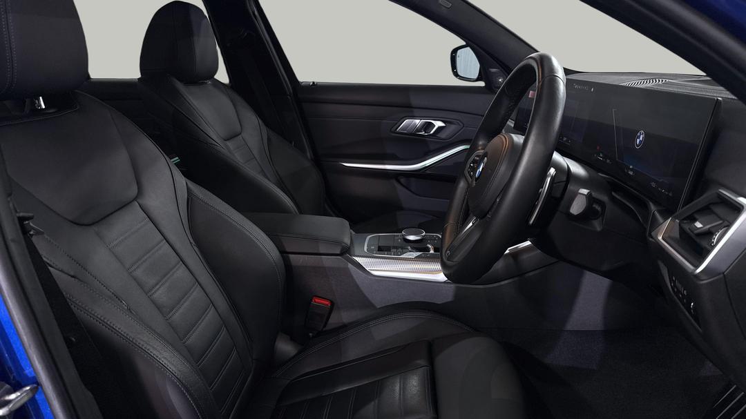 2023 BMW 3 20i M Sport, Automatic, 14668 km, Right Side Front Door Cabin View