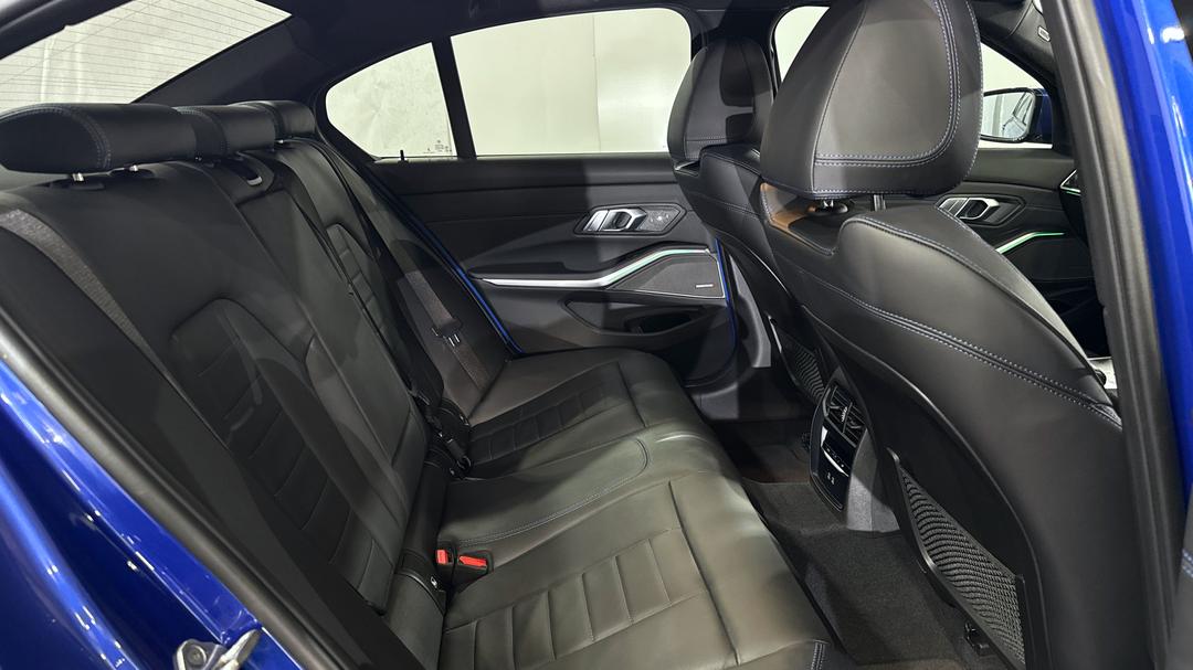 2023 BMW 3 20i M Sport, Automatic, 14668 km, Right Side Rear Door Cabin View