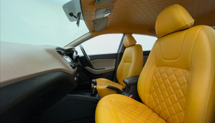 2016 Hyundai Elite i20 ASTA 1.2 (O), Petrol, Manual, 58,247 km, Right Side Front Door Cabin