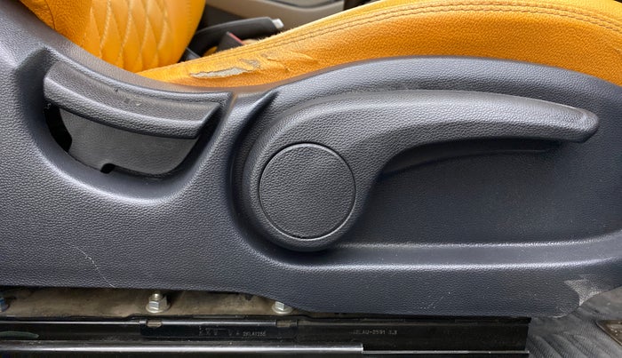 2016 Hyundai Elite i20 ASTA 1.2 (O), Petrol, Manual, 58,247 km, Driver Side Adjustment Panel