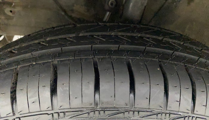 2017 Maruti Dzire VXI AMT, Petrol, Automatic, 65,079 km, Left Front Tyre Tread