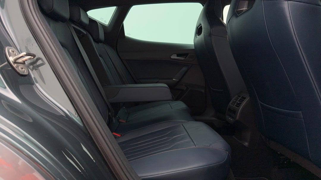 2022 Cupra Formentor Vzx, Automatic, 21094 km, Right Side Rear Door Cabin View