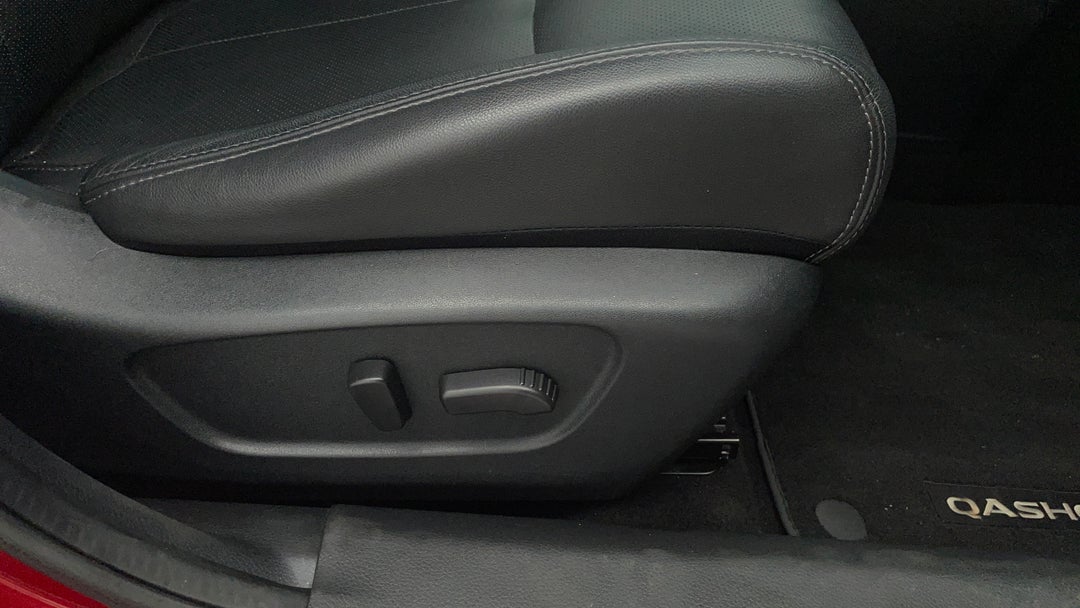 2017 Nissan Qashqai Ti, Automatic, 109056 km, Drivers Side Adjustment Panel