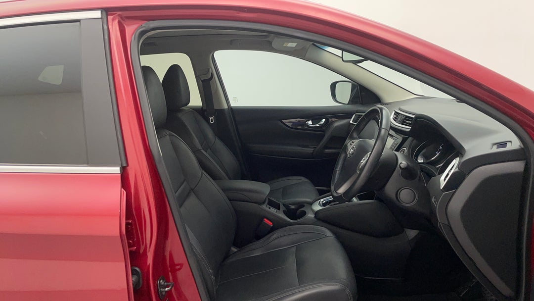 2017 Nissan Qashqai Ti, Automatic, 109056 km, Right Side Front Door Cabin View