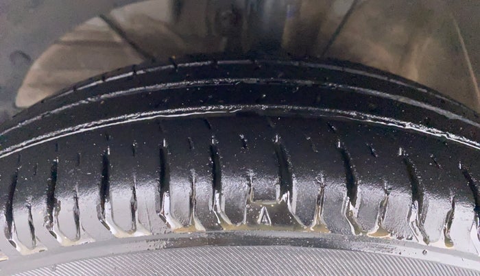 2018 Maruti Swift VXI AMT D, Petrol, Automatic, 18,771 km, Left Front Tyre Tread