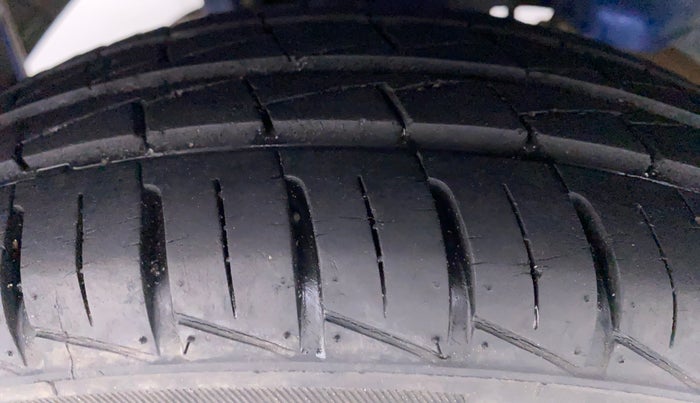 2014 Hyundai Eon ERA PLUS, Petrol, Manual, 59,945 km, Right Rear Tyre Tread