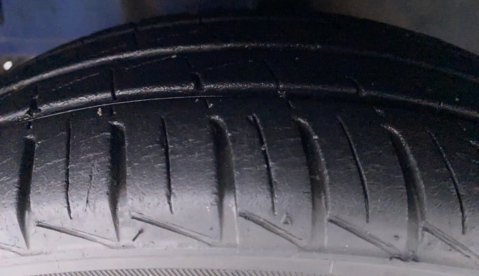 2014 Hyundai Eon ERA PLUS, Petrol, Manual, 59,945 km, Left Front Tyre Tread