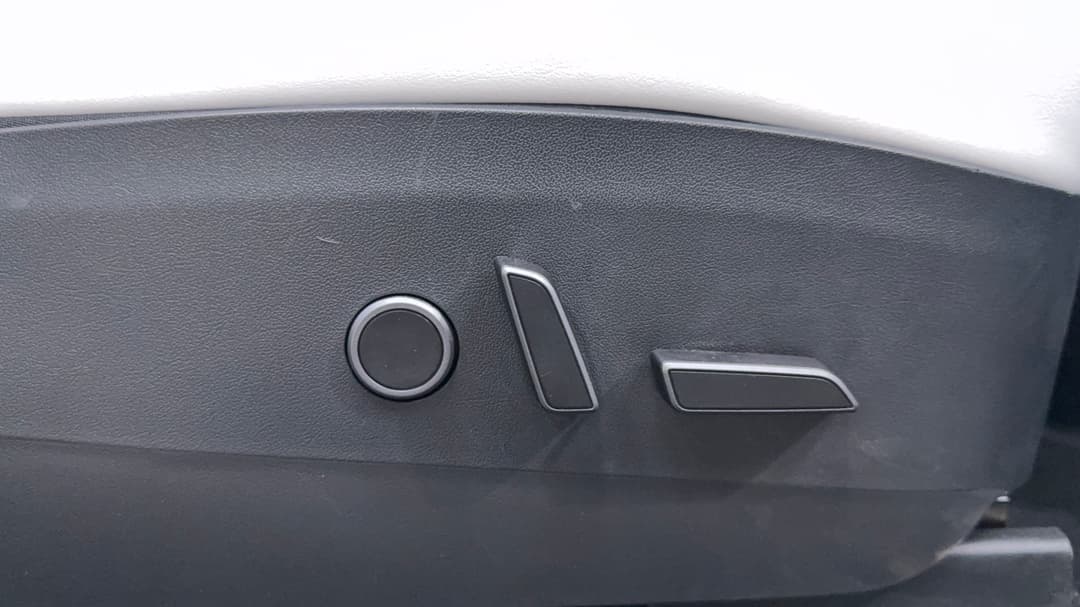2022 Tesla Model Y Rear-wheel Drive, Automatic, 44794 km, Drivers Side Adjustment Panel