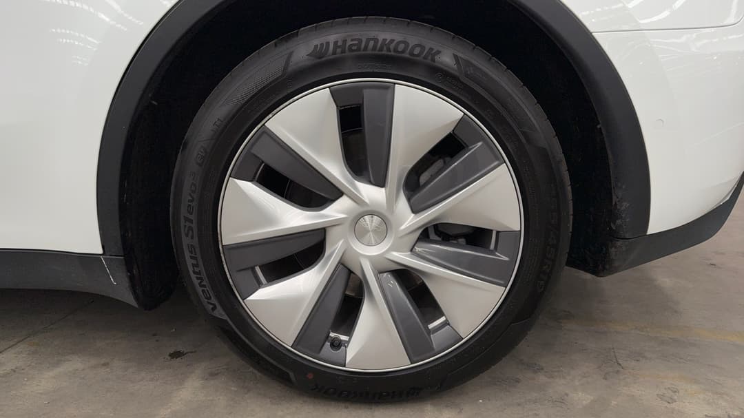 2022 Tesla Model Y Rear-wheel Drive, Automatic, 44794 km, Left Rear Wheel