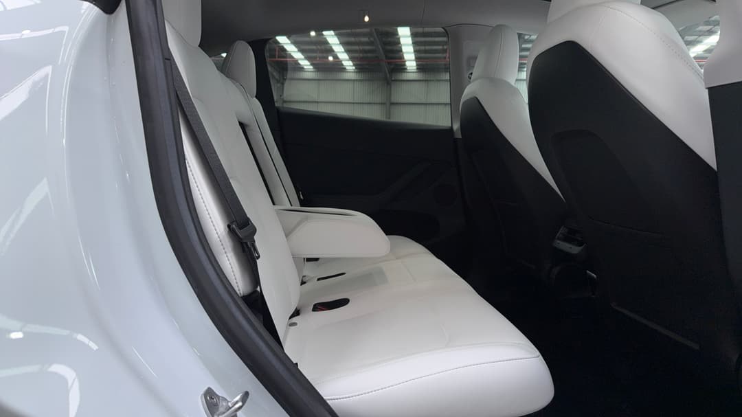 2022 Tesla Model Y Rear-wheel Drive, Automatic, 44794 km, Right Side Rear Door Cabin View