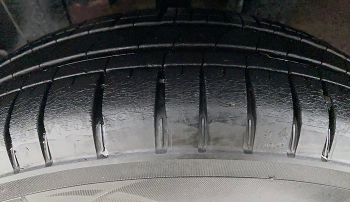2016 Renault Kwid RXT, Petrol, Manual, 47,610 km, Left Front Tyre Tread