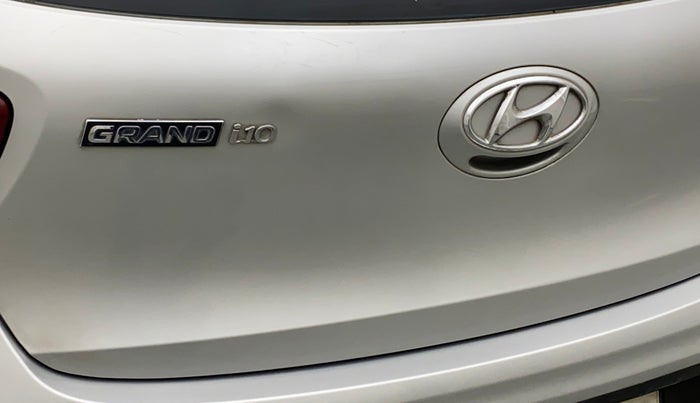 2017 Hyundai Grand i10 MAGNA 1.2 KAPPA VTVT, Petrol, Manual, 24,376 km, Dicky (Boot door) - Slightly dented