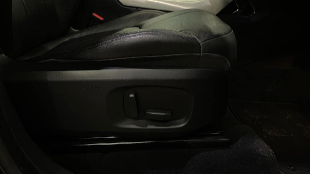 2016 Range Rover Evoque Td4 150 Se, Automatic, 86167 km, Drivers Side Adjustment Panel