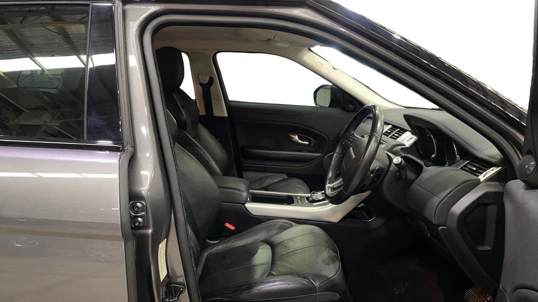 2016 Range Rover Evoque Td4 150 Se, Automatic, 86167 km, Right Side Front Door Cabin View