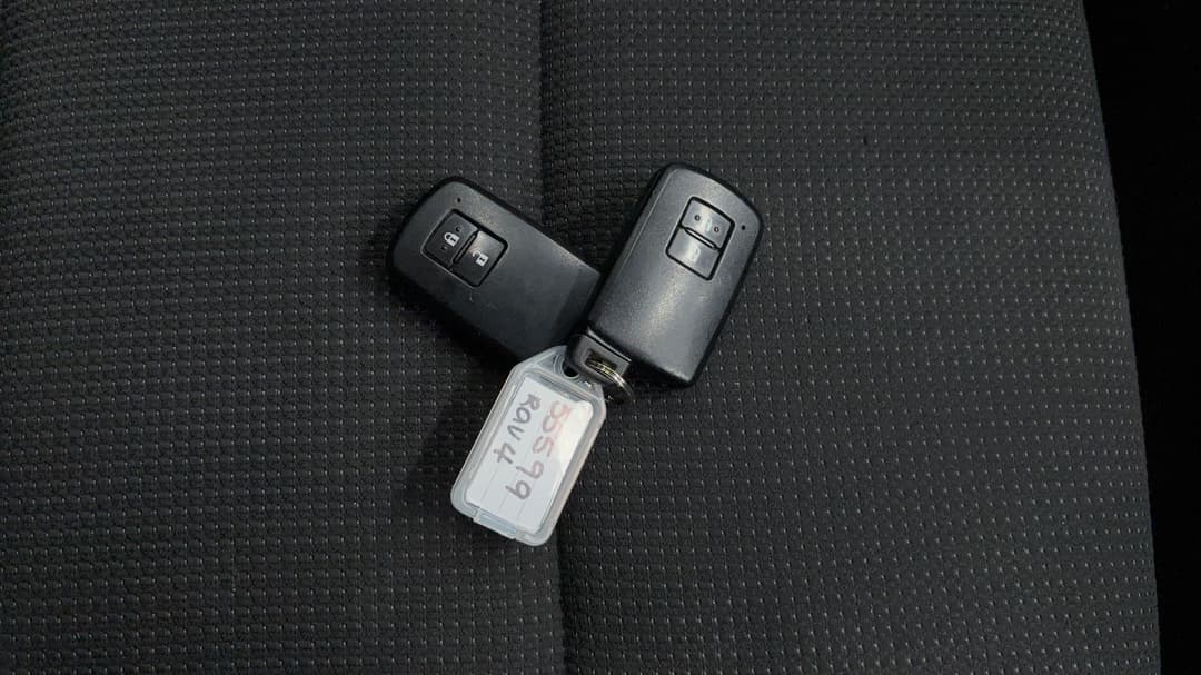 2016 Toyota RAV4 Gxl (2WD), Automatic, 110794 km, Key Close-up