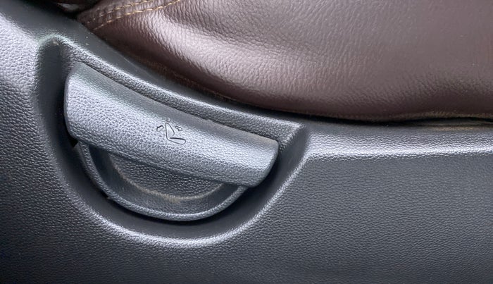 2019 Hyundai Grand i10 SPORTZ 1.2 KAPPA VTVT, Petrol, Manual, 27,467 km, Driver Side Adjustment Panel