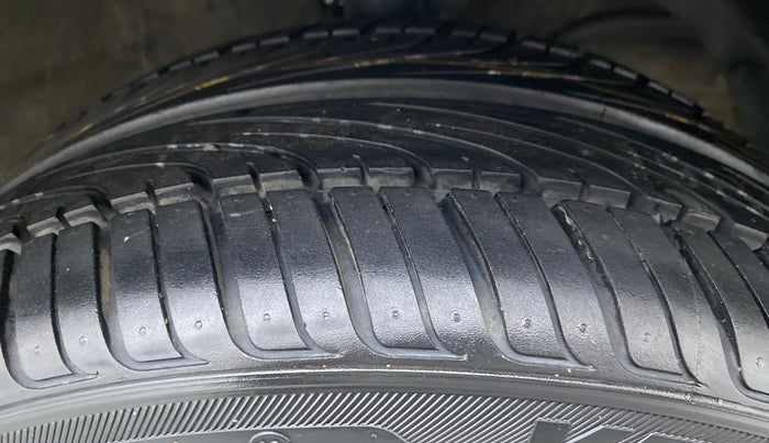 2018 Maruti Swift VDI AMT, Diesel, Automatic, 42,014 km, Right Front Tyre Tread