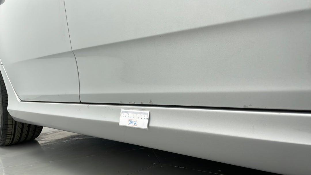 Doors Front RHS Paint flaking