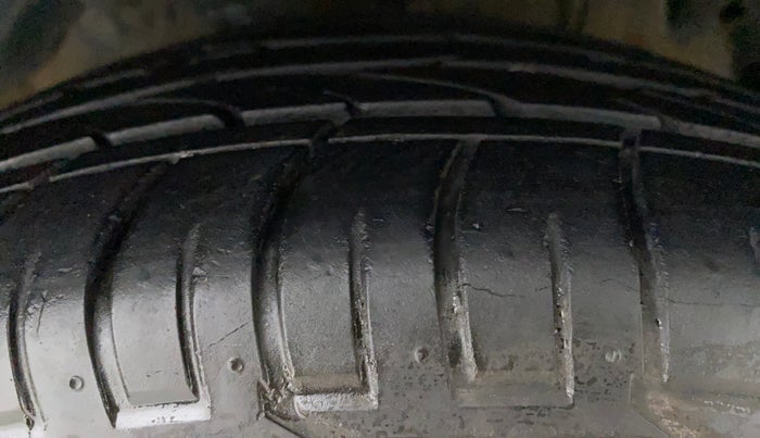2022 Mahindra XUV300 W8 (O) 1.2 PETROL, Petrol, Manual, 19,363 km, Right Front Tyre Tread