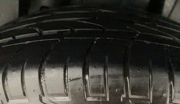 2022 Mahindra XUV300 W8 (O) 1.2 PETROL, Petrol, Manual, 19,363 km, Left Rear Tyre Tread