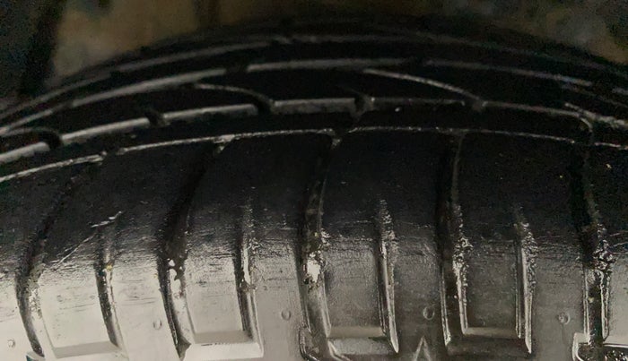 2022 Mahindra XUV300 W8 (O) 1.2 PETROL, Petrol, Manual, 19,363 km, Left Front Tyre Tread