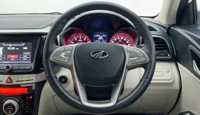 2022 Mahindra XUV300 W8 (O) 1.2 PETROL, Petrol, Manual, 19,363 km, Steering Wheel Close Up