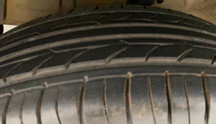 2013 Maruti Swift VDI, Diesel, Manual, 1,34,126 km, Left Front Tyre Tread