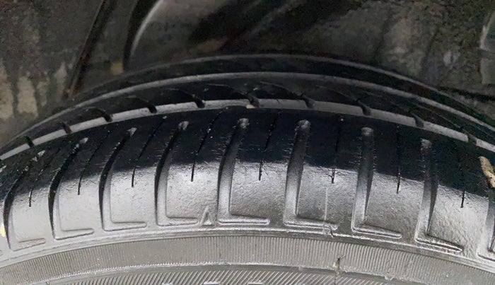 2013 Hyundai i20 SPORTZ 1.2, CNG, Manual, 96,121 km, Left Rear Tyre Tread