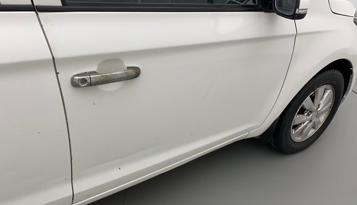 2013 Hyundai i20 SPORTZ 1.2, CNG, Manual, 96,121 km, Driver-side door - Minor scratches
