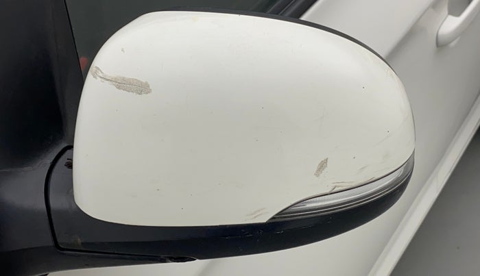 2013 Hyundai i20 SPORTZ 1.2, CNG, Manual, 96,121 km, Left rear-view mirror - Cover has minor damage