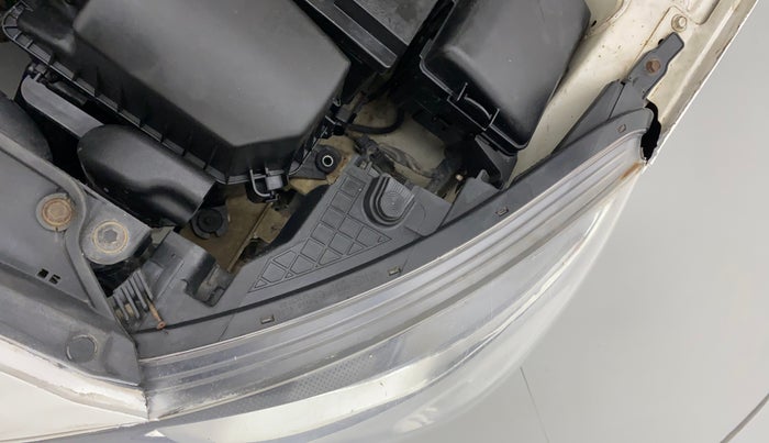 2013 Hyundai i20 SPORTZ 1.2, CNG, Manual, 96,121 km, Left headlight - Clamp has minor damage