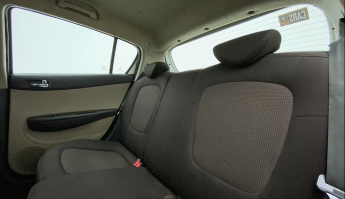 2013 Hyundai i20 SPORTZ 1.2, CNG, Manual, 96,121 km, Right Side Rear Door Cabin