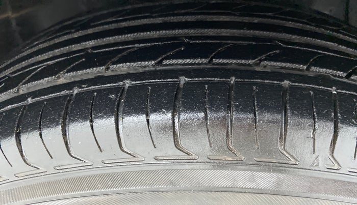 2015 Maruti Swift Dzire VDI ABS, Diesel, Manual, 76,244 km, Right Front Tyre Tread