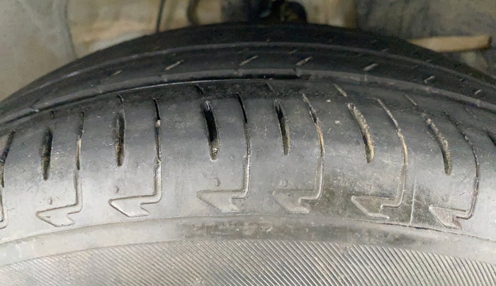 2015 Honda Jazz 1.2 SV MT, Petrol, Manual, 66,974 km, Right Front Tyre Tread