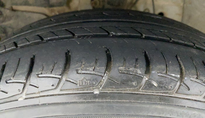 2015 Honda Jazz 1.2 SV MT, Petrol, Manual, 66,974 km, Left Front Tyre Tread