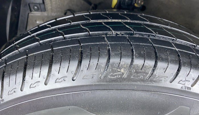 2014 Maruti Ertiga ZDI, Diesel, Manual, 36,234 km, Left Front Tyre Tread