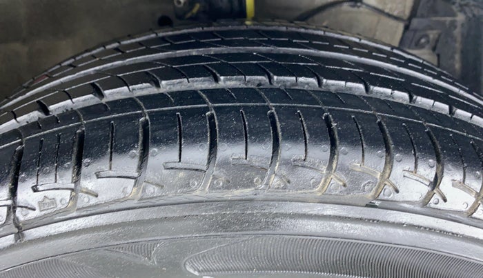 2014 Maruti Ertiga ZDI, Diesel, Manual, 36,234 km, Right Front Tyre Tread