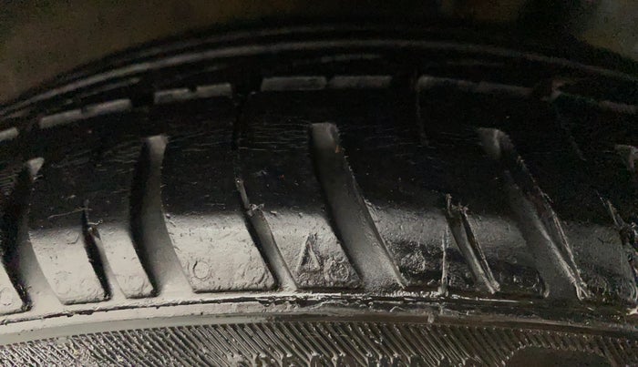 2015 Hyundai Grand i10 SPORTZ 1.2 KAPPA VTVT, CNG, Manual, 90,125 km, Left Rear Tyre Tread