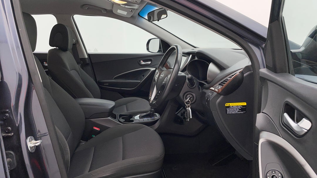 2016 Hyundai Santa Fe Active Crdi (4x4), Automatic, 46033 km, Right Side Front Door Cabin View