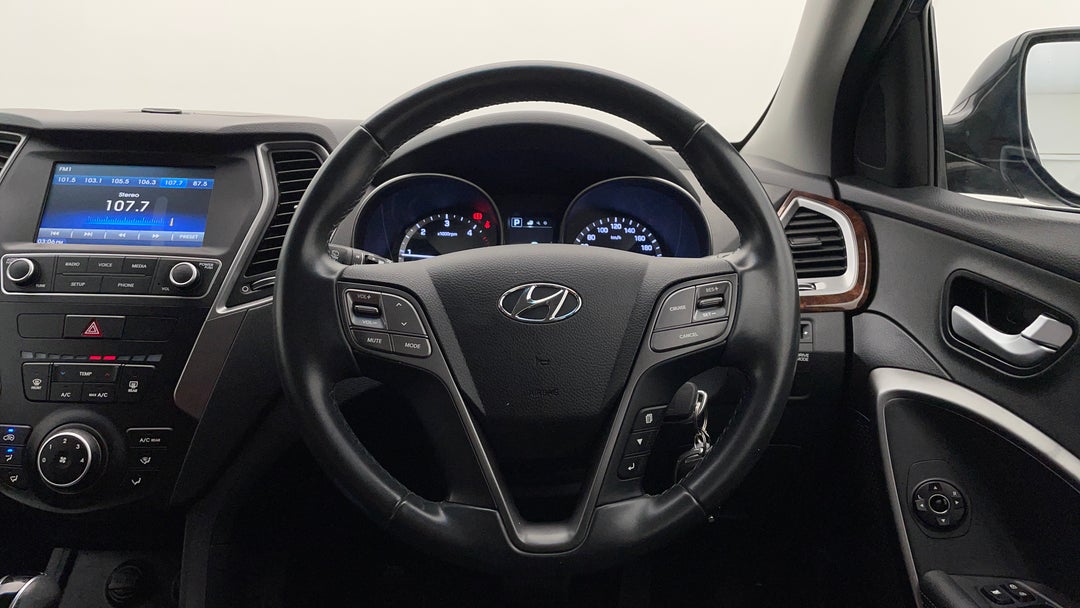 2016 Hyundai Santa Fe Active Crdi (4x4), Automatic, 46033 km, Steering Wheel Close-up