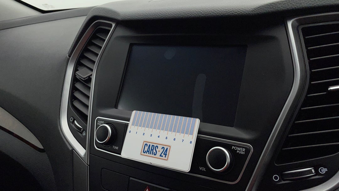 2016 Hyundai Santa Fe Active Crdi (4x4), Automatic, 46033 km, Infotainment System Face Plate Wear