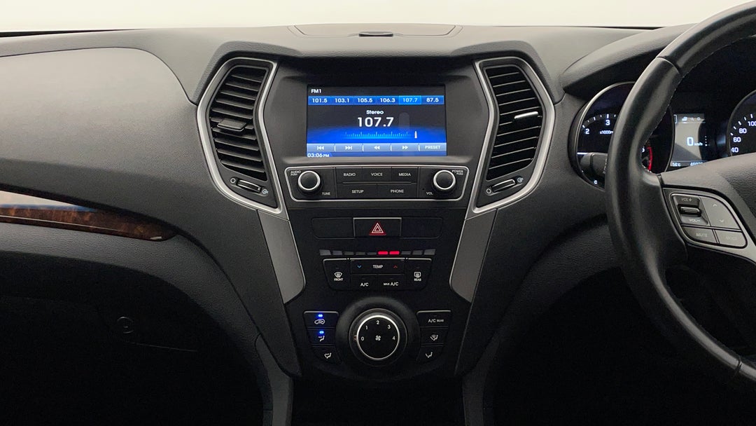 2016 Hyundai Santa Fe Active Crdi (4x4), Automatic, 46033 km, Infotainment System