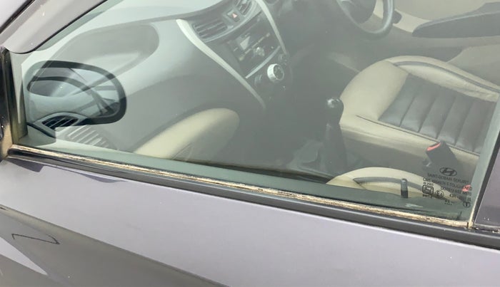 2016 Hyundai Eon ERA +, Petrol, Manual, 49,128 km, Front passenger door - Weather strip has minor damage