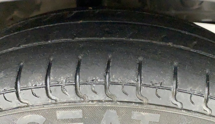 2016 Hyundai Eon ERA +, Petrol, Manual, 49,128 km, Right Front Tyre Tread