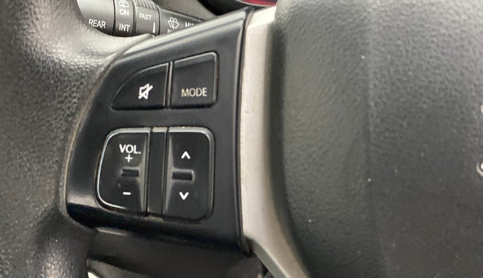 2016 Maruti S Cross ZETA 1.3, Diesel, Manual, 87,446 km, Steering wheel - Sound system control not functional